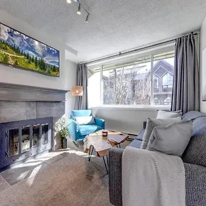  Apartment 1bd Unit In The Heart Of Village Canada